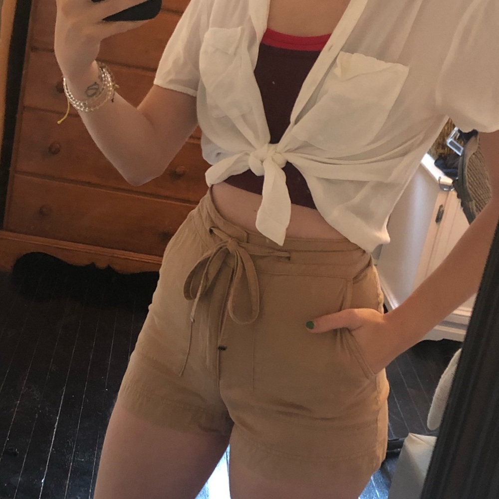 Tan khaki high waisted safari shorts - Picture 3 of 4